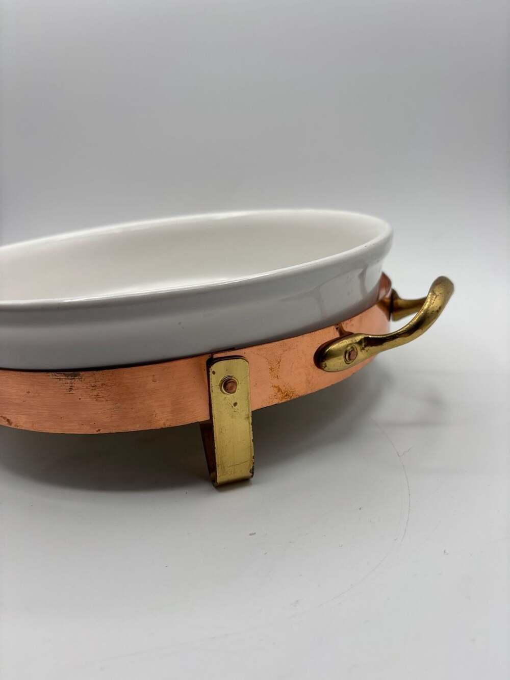 Old Dutch Copper and Brass Stand White Casserole Dish 9 Inch